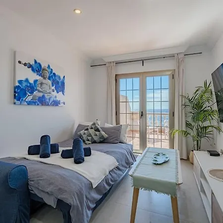 公寓 Seaside With Spacious Terrace, Pool, And Wi-fi *