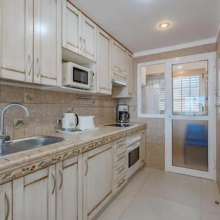 公寓 Seaside With Spacious Terrace, Pool, And Wi-fi