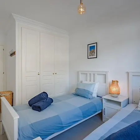 Seaside With Spacious Terrace, Pool, And Wi-fi 公寓 *