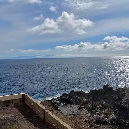 Seaside With Spacious Terrace, Pool, And Wi-fi 圣克鲁斯-德特内里费